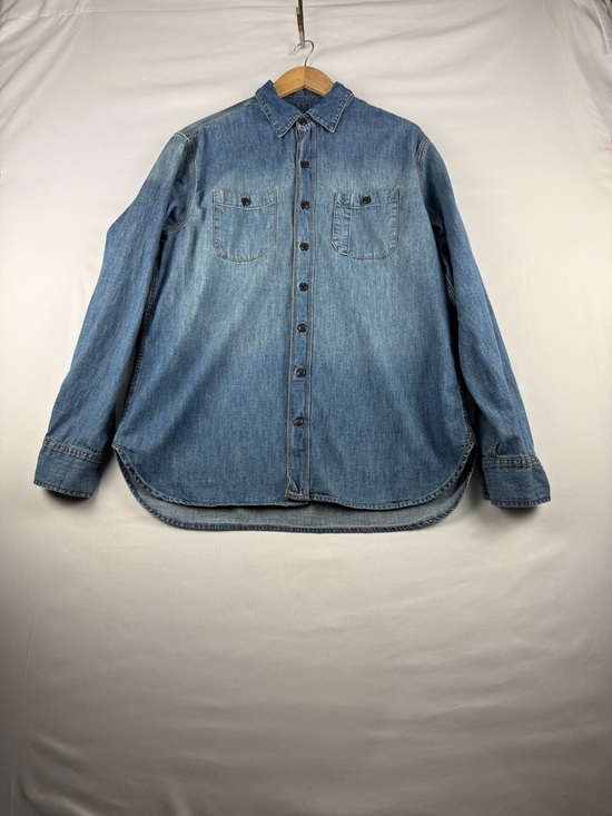 GAP Other - Gap Classic Fit Denim Button Down Shirt Men’s Large 100% Cotton